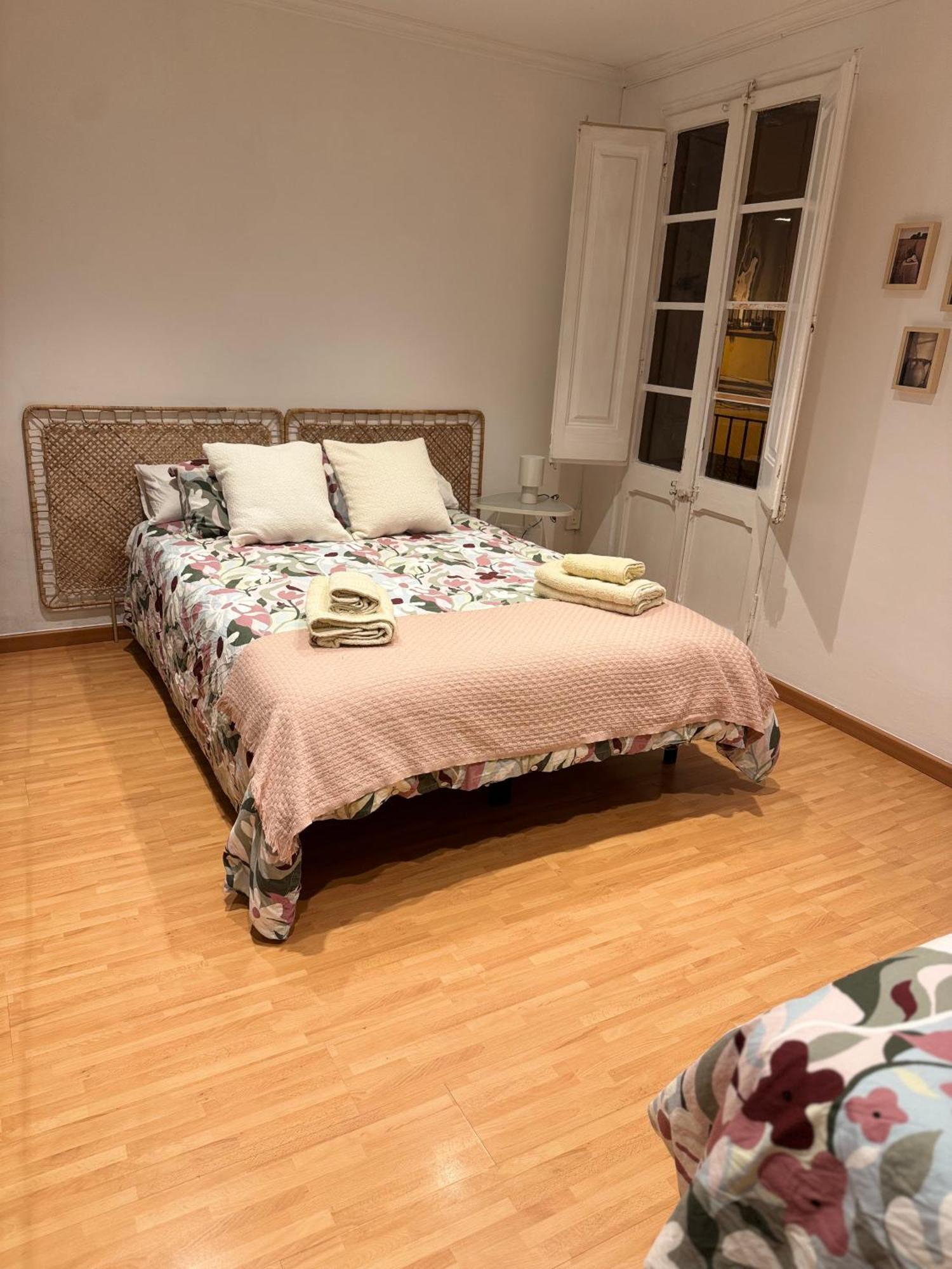 Acogedor Piso En Barcelona Lägenhet Exteriör bild