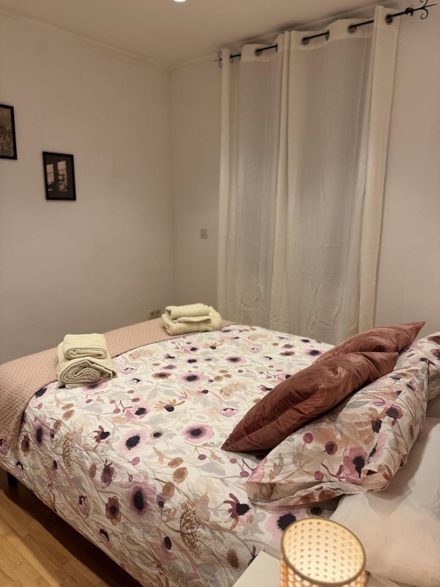 Acogedor Piso En Barcelona Lägenhet Exteriör bild